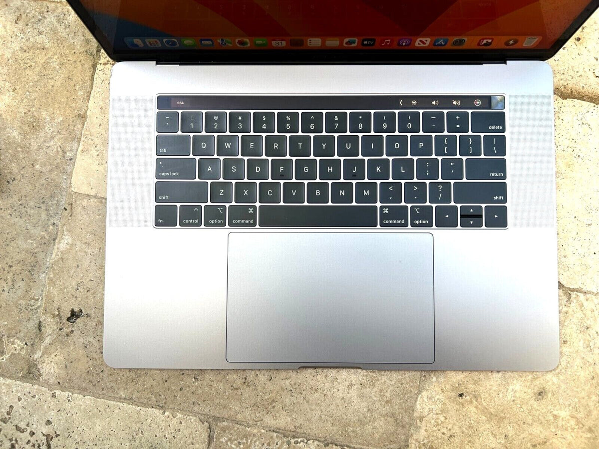 【中古・美品】MacBook Pro A1707 15インチ タッチバー 15 Inch MacBook Pro Touch Bar A1707 | 16GB Ram 3.8ghz Turbo
